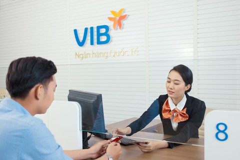 Lần đầu tiên tại Việt Nam, thẻ tín dụng miễn lãi trọn đời - Ảnh 3. Lần đầu tiên tại Việt Nam, thẻ tín dụng miễn lãi trọn đời - Ảnh 3.