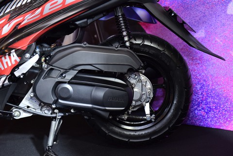 Xuất hiện xe tay ga thể thao của Yamaha làm xiêu lòng giới trẻ - Ảnh 5. Xuất hiện xe tay ga thể thao của Yamaha làm xiêu lòng giới trẻ - Ảnh 5.