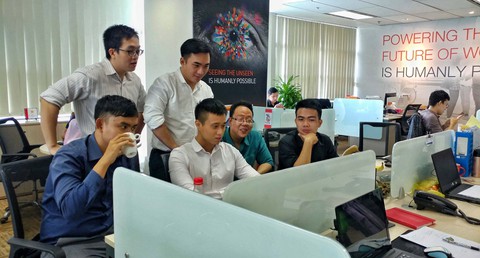 Người có kỹ năng, đâu sợ robot - Ảnh 1. Người có kỹ năng, đâu sợ robot - Ảnh 1.