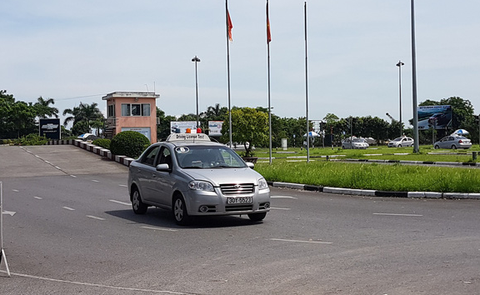 Chỉ sai một câu điểm liệt khi thi lý thuyết lái xe cũng bị trượt - Ảnh 1. Chỉ sai một câu điểm liệt khi thi lý thuyết lái xe cũng bị trượt - Ảnh 1.