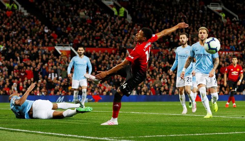 HLV Guardiola nhìn về chức vô địch sau trận derby Manchester - Ảnh 5. HLV Guardiola nhìn về chức vô địch sau trận derby Manchester - Ảnh 5.