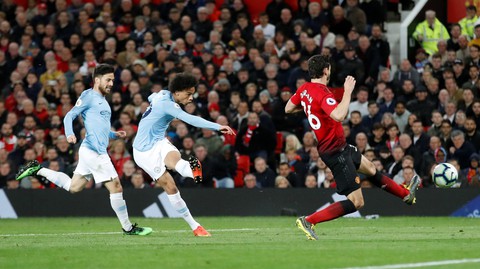 HLV Guardiola nhìn về chức vô địch sau trận derby Manchester - Ảnh 6. HLV Guardiola nhìn về chức vô địch sau trận derby Manchester - Ảnh 6.