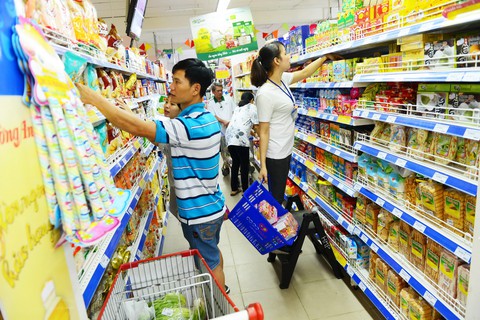 Hàng Việt rộng đường vào Co.opmart - Ảnh 1. Hàng Việt rộng đường vào Co.opmart - Ảnh 1.