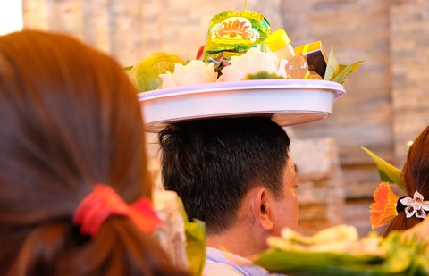 Hàng ngàn người hành lễ ở Tháp Bà Ponagar - Ảnh 4. Hàng ngàn người hành lễ ở Tháp Bà Ponagar - Ảnh 4.