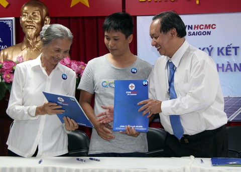 Người dân TP.HCM lắp điện mặt trời sắp được trả tiền điện - Ảnh 3. Người dân TP.HCM lắp điện mặt trời sắp được trả tiền điện - Ảnh 3.