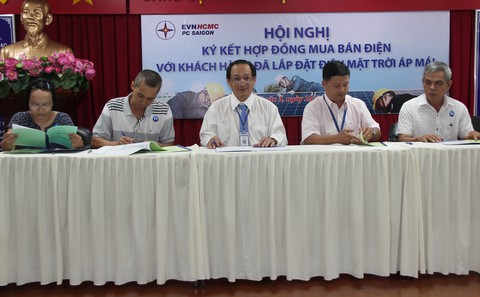 Người dân TP.HCM lắp điện mặt trời sắp được trả tiền điện - Ảnh 2. Người dân TP.HCM lắp điện mặt trời sắp được trả tiền điện - Ảnh 2.