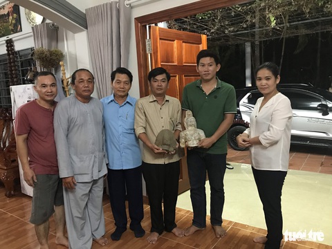 Một gia đình tặng 7 pho tượng quý ngàn năm của văn hóa Óc Eo - Ảnh 2. Một gia đình tặng 7 pho tượng quý ngàn năm của văn hóa Óc Eo - Ảnh 2.