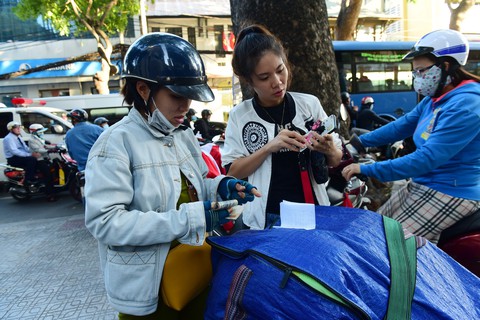 Mua sắm online của người Việt đang phát triển thần tốc - Ảnh 1. Mua sắm online của người Việt đang phát triển thần tốc - Ảnh 1.