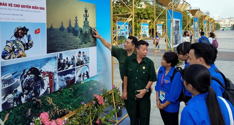 Ảnh biển đảo đẹp đến ngỡ ngàng trên phố đi bộ Nguyễn Huệ - Ảnh 6. Ảnh biển đảo đẹp đến ngỡ ngàng trên phố đi bộ Nguyễn Huệ - Ảnh 6.
