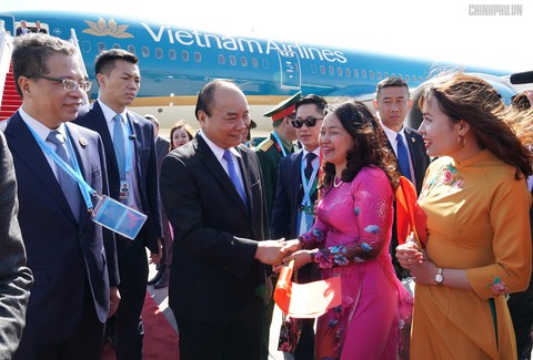 Thủ tướng đến Bắc Kinh, bắt đầu chuyến tham dự Diễn đàn Vành đai và Con đường - Ảnh 2. Thủ tướng đến Bắc Kinh, bắt đầu chuyến tham dự Diễn đàn Vành đai và Con đường - Ảnh 2.