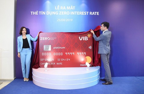 Lần đầu tiên tại Việt Nam, thẻ tín dụng miễn lãi trọn đời - Ảnh 1. Lần đầu tiên tại Việt Nam, thẻ tín dụng miễn lãi trọn đời - Ảnh 1.