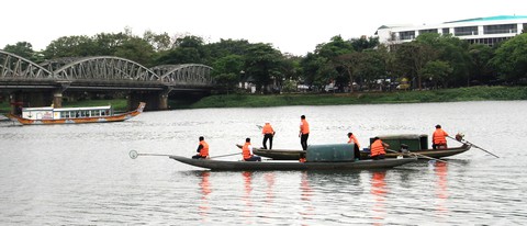 Nhặt một cọng rác, bạn đã làm cho Huế sạch hơn! - Ảnh 2. Nhặt một cọng rác, bạn đã làm cho Huế sạch hơn! - Ảnh 2.