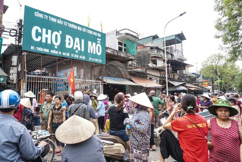 Khóa cổng chợ vì chưa thống nhất giá thuê - Ảnh 1. Khóa cổng chợ vì chưa thống nhất giá thuê - Ảnh 1.