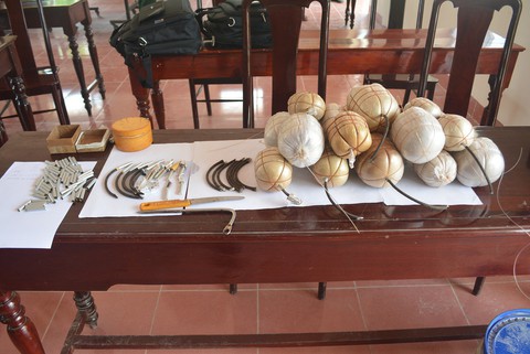 Thu giữ 18 quả mìn dùng đánh bắt hải sản trên tàu cá - Ảnh 2. Thu giữ 18 quả mìn dùng đánh bắt hải sản trên tàu cá - Ảnh 2.