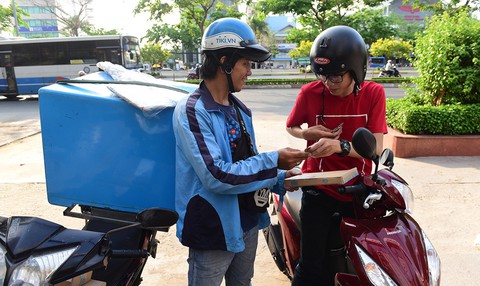 Bỏ quyền kiểm tra trước khi nhận hàng, ai bảo vệ người mua sắm online? - Ảnh 1. Bỏ quyền kiểm tra trước khi nhận hàng, ai bảo vệ người mua sắm online? - Ảnh 1.