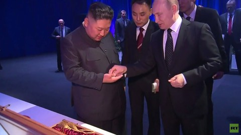 Ông Putin mua thanh bảo kiếm từ ông Kim Jong Un giá 1 đồng xu - Ảnh 5. Ông Putin mua thanh bảo kiếm từ ông Kim Jong Un giá 1 đồng xu - Ảnh 5.