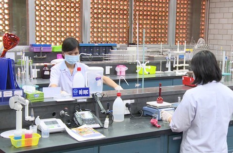 Nước sinh hoạt nhiều nhà dân TP.HCM còn phập phồng không đạt chuẩn - Ảnh 1. Nước sinh hoạt nhiều nhà dân TP.HCM còn phập phồng không đạt chuẩn - Ảnh 1.