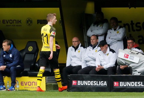 2 thẻ đỏ, 4 bàn thua, Dortmund rời xa chức vô địch - Ảnh 3. 2 thẻ đỏ, 4 bàn thua, Dortmund rời xa chức vô địch - Ảnh 3.