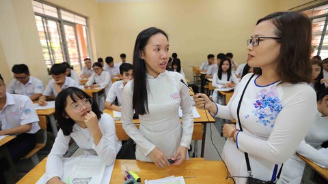Một nửa thí sinh chọn bài thi khoa học xã hội để... an toàn tốt nghiệp - Ảnh 1. Một nửa thí sinh chọn bài thi khoa học xã hội để... an toàn tốt nghiệp - Ảnh 1.