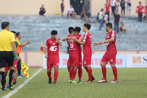 Hạ chủ nhà Quảng Nam, Viettel tạm vươn lên xếp thứ 6 - Ảnh 1. Hạ chủ nhà Quảng Nam, Viettel tạm vươn lên xếp thứ 6 - Ảnh 1.