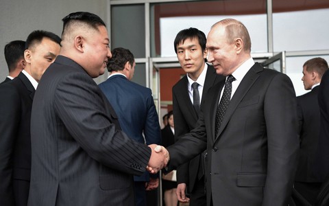 Triều Tiên không muốn tất cả trứng vào một rổ - Ảnh 1. Triều Tiên không muốn tất cả trứng vào một rổ - Ảnh 1.