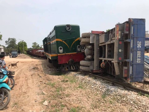 16 người chết, 15 bị thương do tai nạn giao thông ngày đầu nghỉ lễ - Ảnh 1. 16 người chết, 15 bị thương do tai nạn giao thông ngày đầu nghỉ lễ - Ảnh 1.