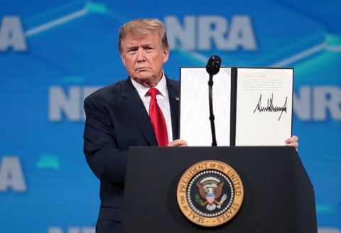 Ông Trump: Mỹ sẽ rút khỏi Hiệp ước Buôn bán vũ khí quốc tế - Ảnh 1. Ông Trump: Mỹ sẽ rút khỏi Hiệp ước Buôn bán vũ khí quốc tế - Ảnh 1.