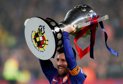 Messi và Barcelona ăn mừng chức vô địch La Liga lần thứ hai liên tiếp - Ảnh 2. Messi và Barcelona ăn mừng chức vô địch La Liga lần thứ hai liên tiếp - Ảnh 2.