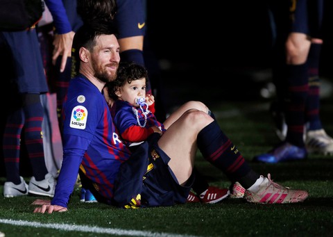 Messi và Barcelona ăn mừng chức vô địch La Liga lần thứ hai liên tiếp - Ảnh 3. Messi và Barcelona ăn mừng chức vô địch La Liga lần thứ hai liên tiếp - Ảnh 3.