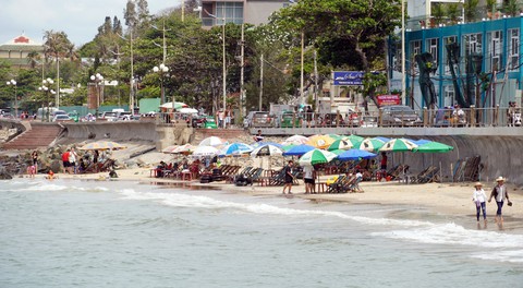 Biển Vũng Tàu sạch sẽ trong ngày đầu kỳ nghỉ lễ - Ảnh 4. Biển Vũng Tàu sạch sẽ trong ngày đầu kỳ nghỉ lễ - Ảnh 4.