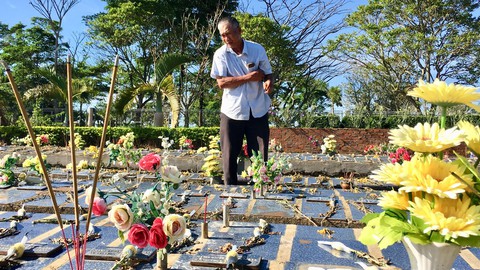 Người đàn ông cầm 4 sổ đất vay tiền làm nghĩa trang cho thai nhi - Ảnh 1. Người đàn ông cầm 4 sổ đất vay tiền làm nghĩa trang cho thai nhi - Ảnh 1.