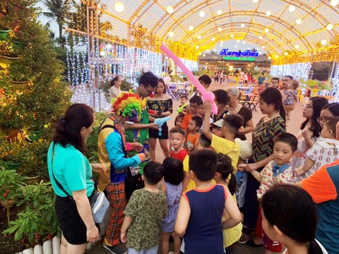 FLC Hotels & Resorts đón hàng ngàn lượt khách ngày đầu nghỉ lễ - Ảnh 1. FLC Hotels & Resorts đón hàng ngàn lượt khách ngày đầu nghỉ lễ - Ảnh 1.