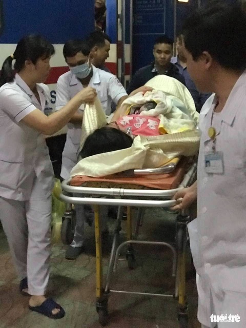 Trưởng tàu SE4 đỡ đẻ thành công cho sản phụ trên đường về quê - Ảnh 1. Trưởng tàu SE4 đỡ đẻ thành công cho sản phụ trên đường về quê - Ảnh 1.