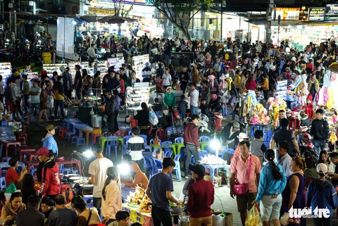 Đà Lạt kẹt cứng từ trong ra ngoài, từ sáng đến tối - Ảnh 7. Đà Lạt kẹt cứng từ trong ra ngoài, từ sáng đến tối - Ảnh 7.