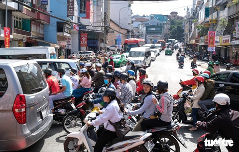 Đà Lạt kẹt cứng từ trong ra ngoài, từ sáng đến tối - Ảnh 5. Đà Lạt kẹt cứng từ trong ra ngoài, từ sáng đến tối - Ảnh 5.