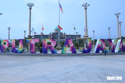 Indonesia dời thủ đô vì kẹt xe gây nhiều thiệt hại - Ảnh 2. Indonesia dời thủ đô vì kẹt xe gây nhiều thiệt hại - Ảnh 2.