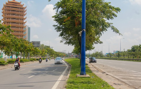 Những con đường TP.HCM thênh thang, vắng bóng người - Ảnh 9. Những con đường TP.HCM thênh thang, vắng bóng người - Ảnh 9.