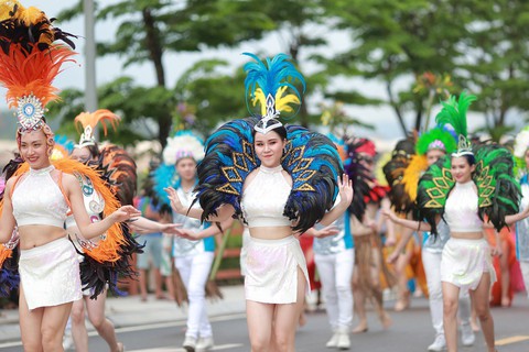 Vũ điệu đường phố nóng bỏng khuấy động Carnaval Hạ Long 2019 - Ảnh 1. Vũ điệu đường phố nóng bỏng khuấy động Carnaval Hạ Long 2019 - Ảnh 1.