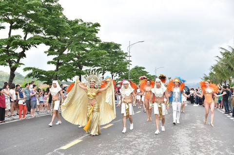Vũ điệu đường phố nóng bỏng khuấy động Carnaval Hạ Long 2019 - Ảnh 2. Vũ điệu đường phố nóng bỏng khuấy động Carnaval Hạ Long 2019 - Ảnh 2.