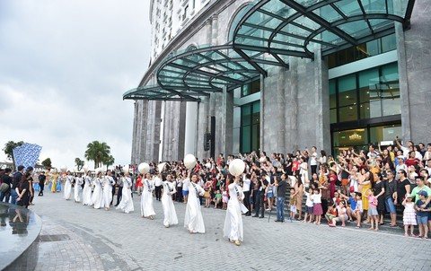 Vũ điệu đường phố nóng bỏng khuấy động Carnaval Hạ Long 2019 - Ảnh 11. Vũ điệu đường phố nóng bỏng khuấy động Carnaval Hạ Long 2019 - Ảnh 11.
