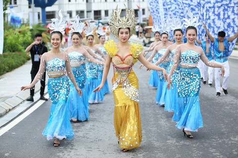 Vũ điệu đường phố nóng bỏng khuấy động Carnaval Hạ Long 2019 - Ảnh 5. Vũ điệu đường phố nóng bỏng khuấy động Carnaval Hạ Long 2019 - Ảnh 5.