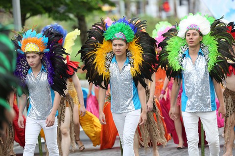 Vũ điệu đường phố nóng bỏng khuấy động Carnaval Hạ Long 2019 - Ảnh 6. Vũ điệu đường phố nóng bỏng khuấy động Carnaval Hạ Long 2019 - Ảnh 6.