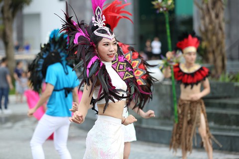 Vũ điệu đường phố nóng bỏng khuấy động Carnaval Hạ Long 2019 - Ảnh 7. Vũ điệu đường phố nóng bỏng khuấy động Carnaval Hạ Long 2019 - Ảnh 7.