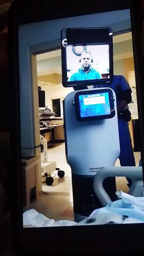 Đến lúc người nghèo mới đi gặp bác sĩ robot? - Ảnh 2. Đến lúc người nghèo mới đi gặp bác sĩ robot? - Ảnh 2.