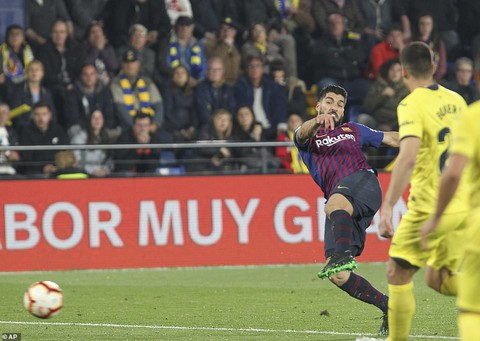 Messi đá phạt đẳng cấp, giải cứu Barcelona ở phút bù giờ - Ảnh 4. Messi đá phạt đẳng cấp, giải cứu Barcelona ở phút bù giờ - Ảnh 4.