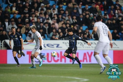 HLV Incheon Utd khen Công Phượng sau trận đá chính đầu tiên - Ảnh 1. HLV Incheon Utd khen Công Phượng sau trận đá chính đầu tiên - Ảnh 1.