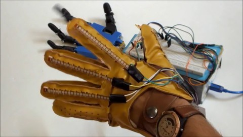 Những người trẻ thông minh nhất thế giới - Kỳ 5: Nhà khoa học robot trẻ nhất Saudi Arabia - Ảnh 4. Những người trẻ thông minh nhất thế giới - Kỳ 5: Nhà khoa học robot trẻ nhất Saudi Arabia - Ảnh 4.