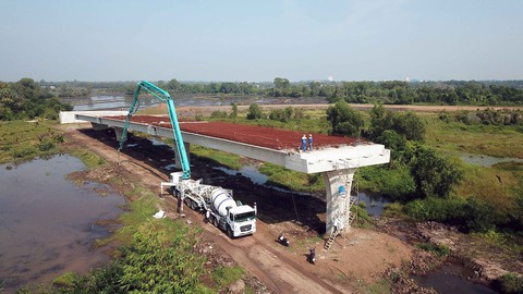 13 tỉnh Miền Tây loay hoay thoát điểm nghẽn - Ảnh 1. 13 tỉnh Miền Tây loay hoay thoát điểm nghẽn - Ảnh 1.