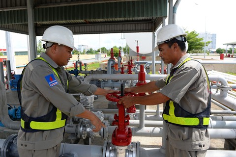 Giá xăng dầu tăng mạnh, cần bỏ lợi nhuận định mức - Ảnh 1. Giá xăng dầu tăng mạnh, cần bỏ lợi nhuận định mức - Ảnh 1.