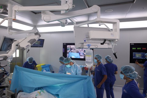 Nhiều người lựa chọn bệnh viện quốc tế - Ảnh 2. Nhiều người lựa chọn bệnh viện quốc tế - Ảnh 2.